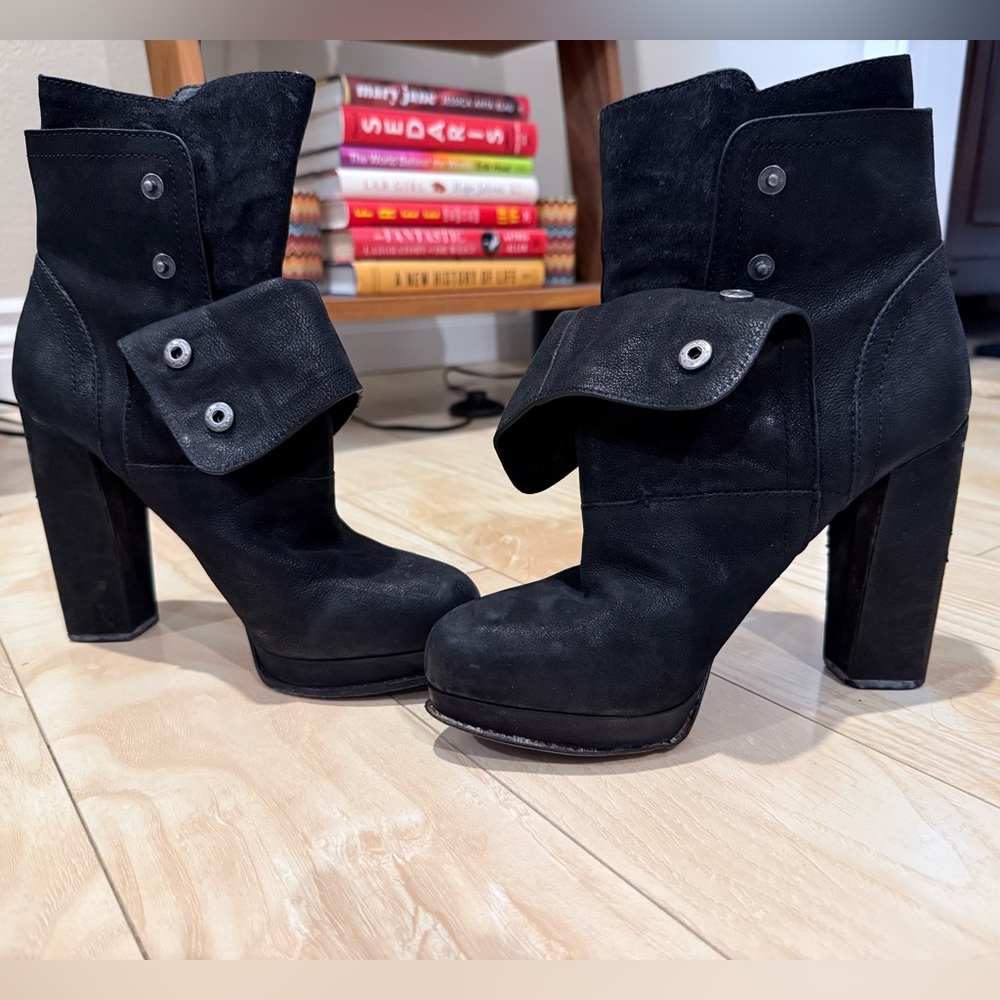Vera Wang Black Heeled Boots with Chunky Heel and Suede Finish